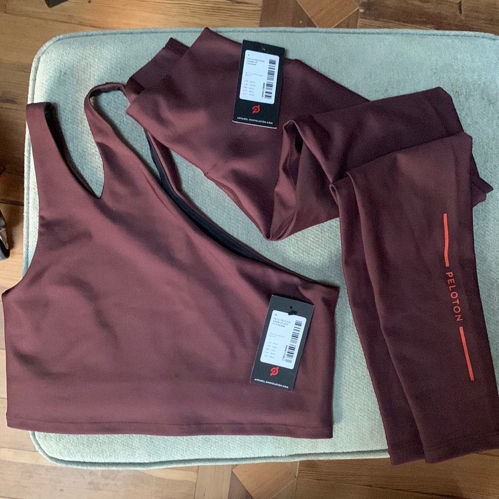 Peloton set. Both pieces.  Top M.   Legging S